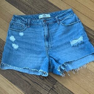Hollister Curvy Ultra High-Rise Vintage Relaxed Mom Short